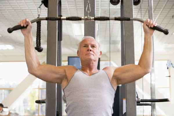 Man Styrketräning Gym — Stockfoto