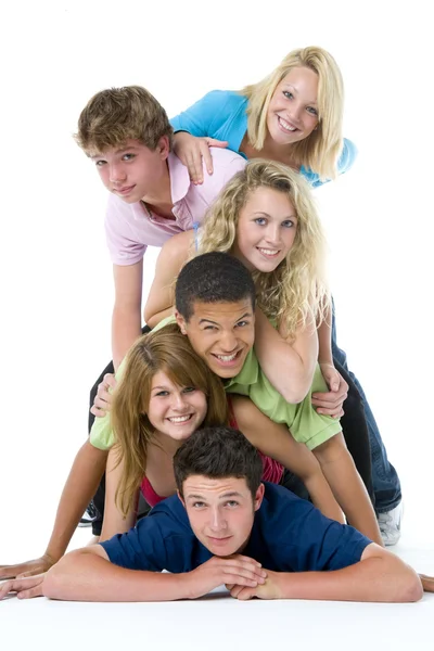 Adolescentes em cima uns dos outros — Fotografia de Stock