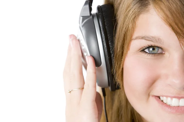 Teenagermädchen hört Musik — Stockfoto
