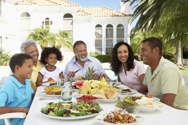 Family Eating Fresco Meal — Stock Photo, Image