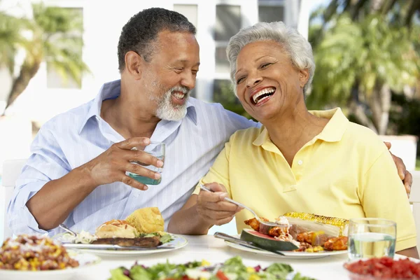 Couple Eating Fresco Meal — Stock Photo, Image