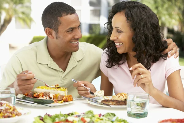 Couple Eating Fresco Meal — Stock Photo, Image