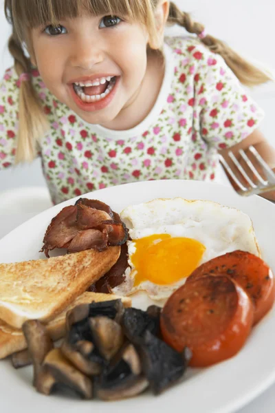 Peuter ongezond ontbijt eten — Stockfoto