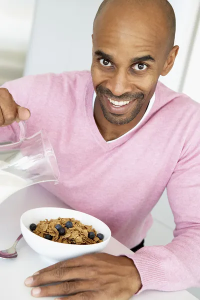 Middelste Leeftijd Man Eten Gezond Ontbijt — Stockfoto