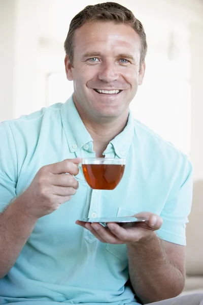 Mittlerer Erwachsener Mann Trinkt Tee — Stockfoto