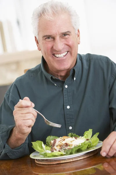 Starszy Mężczyzna Jedzenie Zdrowy Posiłek — Zdjęcie stockowe