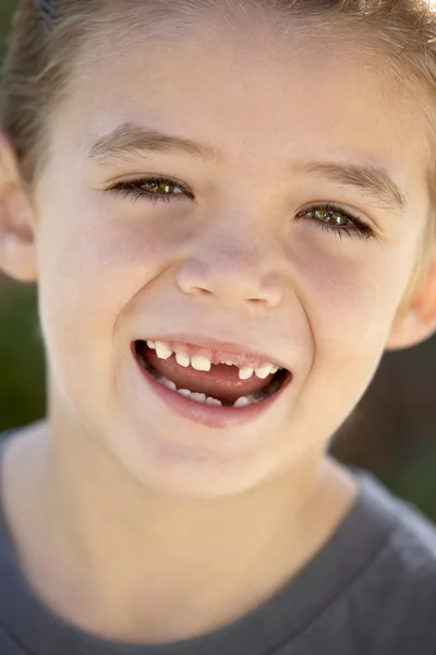 Portret Chłopca Uśmiechając Się — Zdjęcie stockowe