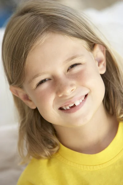 Portret Dziewczyny Uśmiechający Się — Zdjęcie stockowe