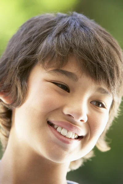 Retrato de menino sorrindo — Fotografia de Stock