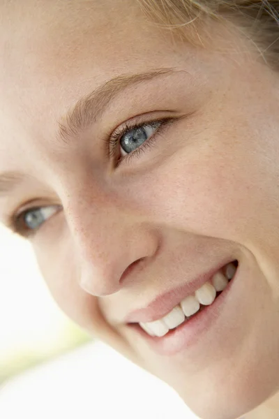 Portrait Teenage Girl Smiling — Stock Photo, Image