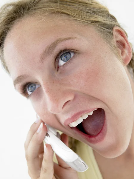 Portrait Of Teenage Girl Smiling And Talking On Cellphone — Stock Photo, Image
