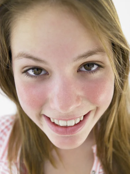 Porträt eines lächelnden Teenagers — Stockfoto