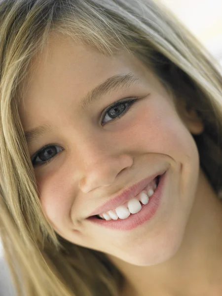 Retrato Menina Sorrindo — Fotografia de Stock