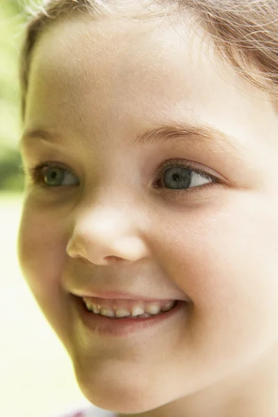 Portret Van Meisje Glimlachen — Stockfoto