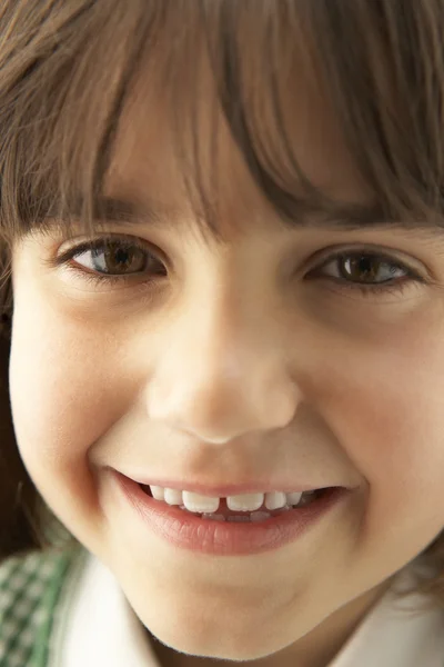 Portret van meisje glimlachen — Stockfoto