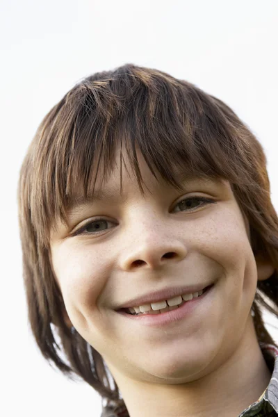 Porträt eines lächelnden Jungen — Stockfoto