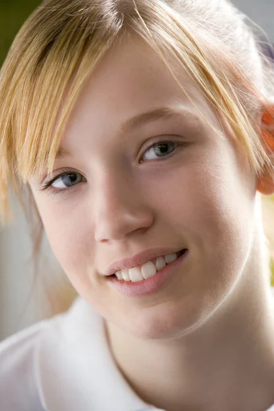 Retrato Adolescente Menina Sorrindo — Fotografia de Stock