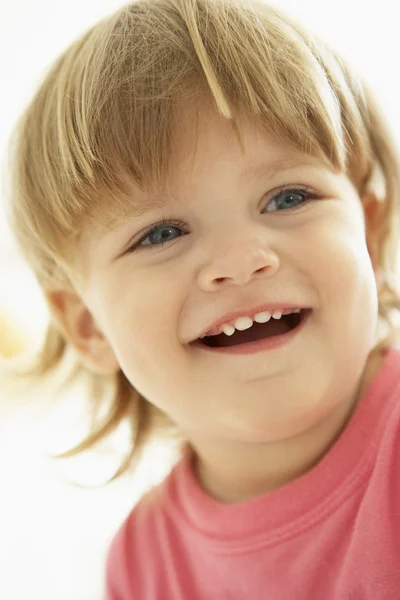 Portret Dziewczyny Uśmiechający Się — Zdjęcie stockowe
