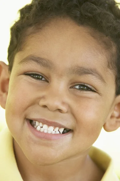 Dzieci Portrety Chłopiec Wesoła Szczęśliwa Uśmiechnięte Szczęście Dzieci — Zdjęcie stockowe