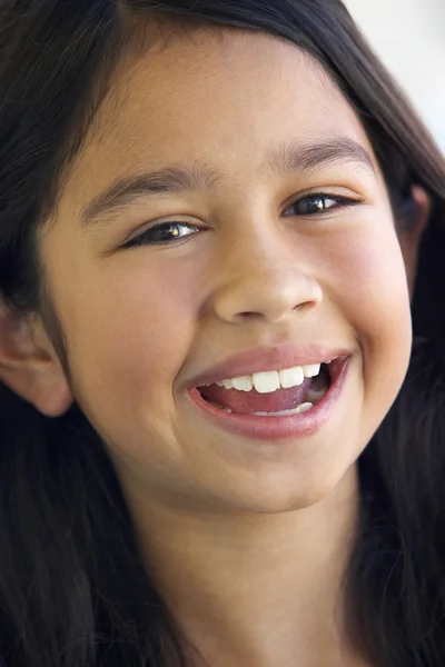 笑っている女の子の肖像画 — ストック写真