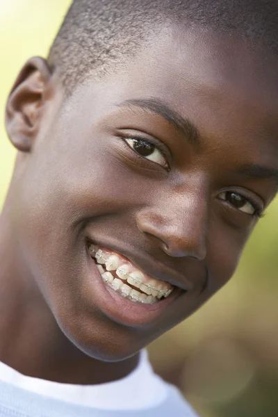 Portret Van Tiener Glimlachen — Stockfoto