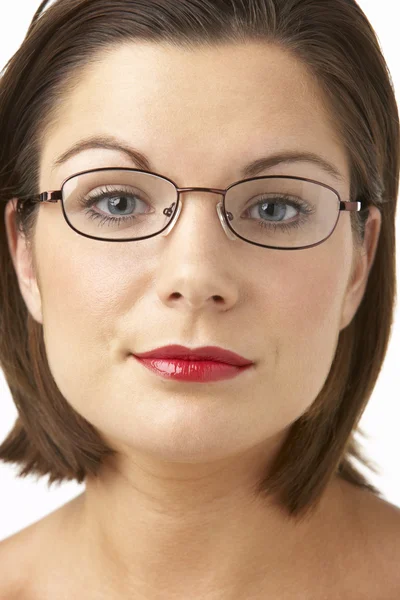 Porträtt av ung kvinna med rött läppstift — Stockfoto