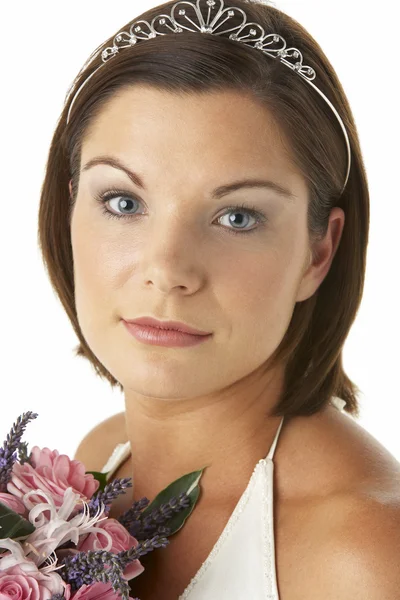 Retrato de novia sosteniendo ramo de flores —  Fotos de Stock
