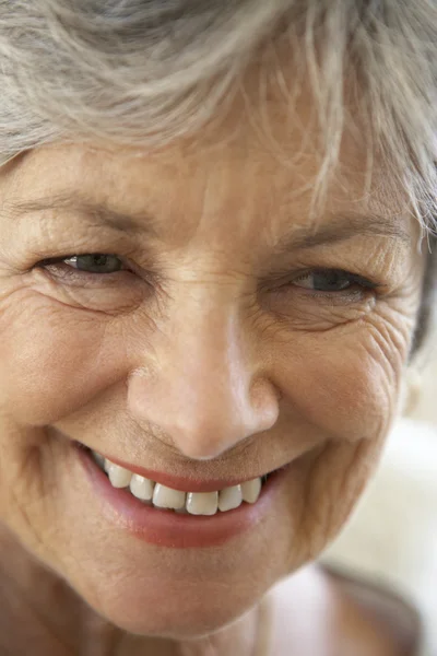 Senior, porträtt, Kvinna, sextiotalet, lycklig, leende, glad, headshot, fr — Stockfoto