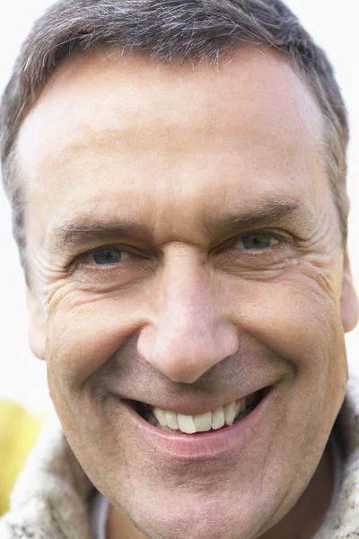 Middeleeuwse Man Glimlachend Naar Camera — Stockfoto