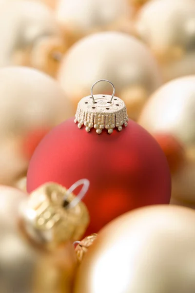 Ποικιλία Από Κόκκινο Και Χρυσό Χριστουγεννιάτικο Δέντρο Στολίδια — Φωτογραφία Αρχείου