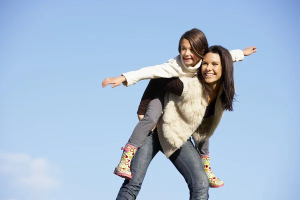 Mother Giving Her Daughter A Piggy Back Ride — Stock Photo, Image