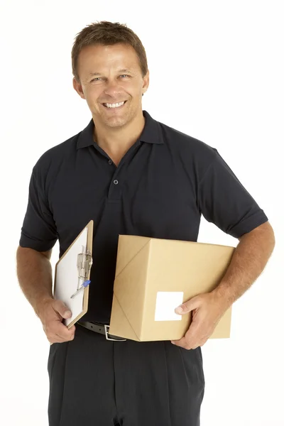 Mensajero sosteniendo un paquete y portapapeles —  Fotos de Stock
