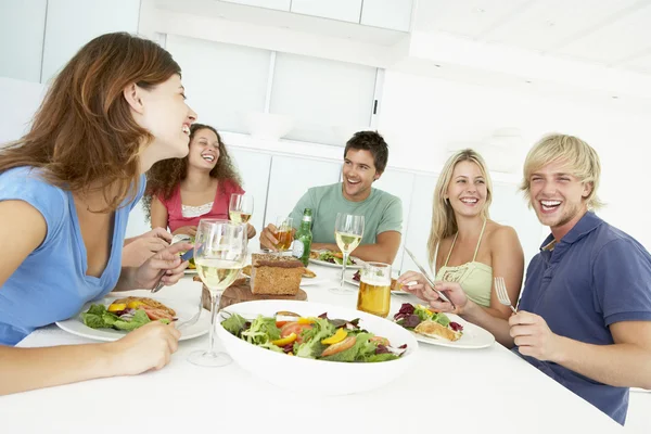 Amigos Almoçando Juntos Casa — Fotografia de Stock