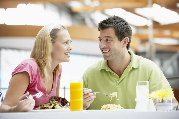 Couple Having Lunch Mall — Stock Photo, Image