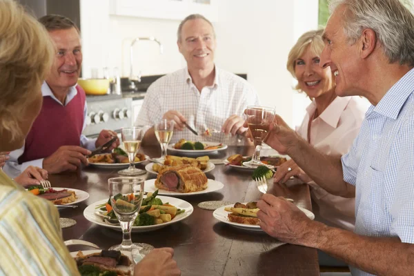 Friends Enjoying Lunch At Home Together — Stock Photo, Image