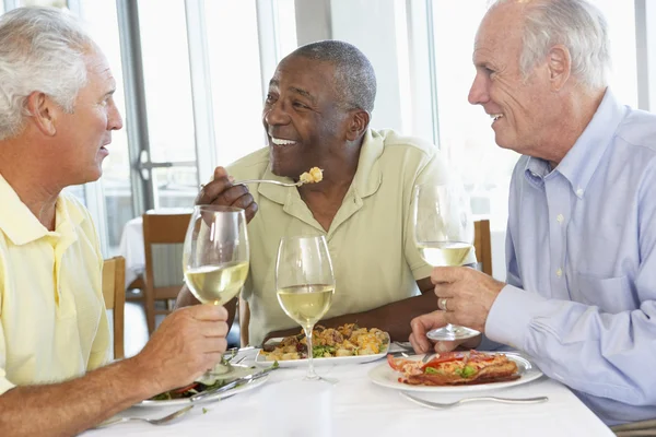 Friends Having Lunch Together At A Restaurant — Stock Photo, Image