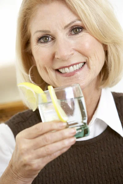 Woman Having Drink Home — Stock Photo, Image