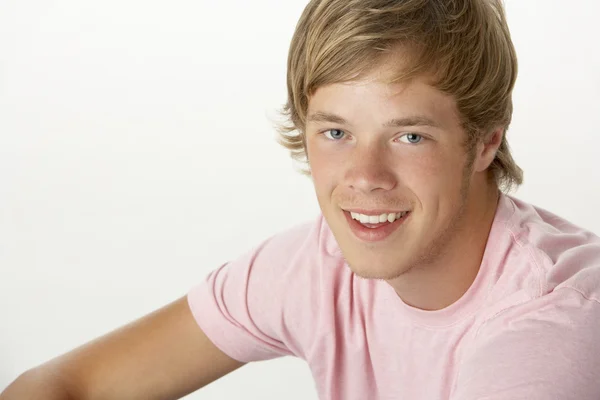 Jovem sorrindo — Fotografia de Stock