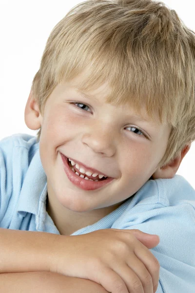 Gülümseyen genç çocuk — Stok fotoğraf