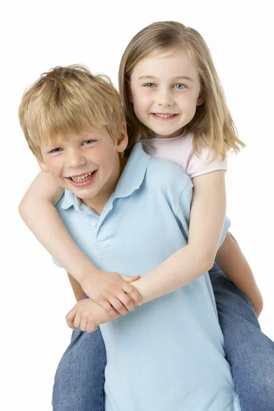 Bruder Und Schwester Spielen Und Lächeln — Stockfoto