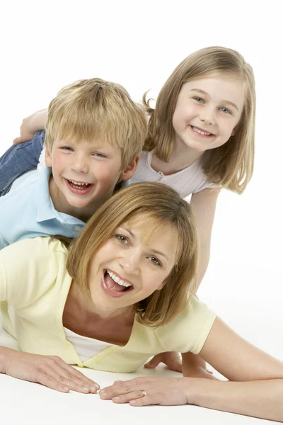 Mutter Und Kinder Glücklich Zusammen — Stockfoto