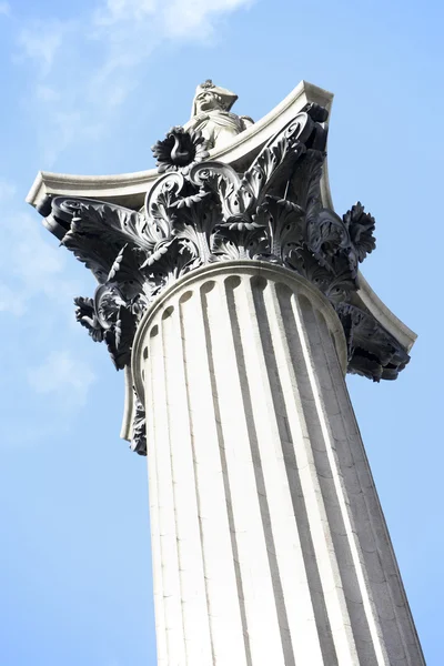 Nelson's kolom in trafalgar square, Londen, Engeland — Stockfoto
