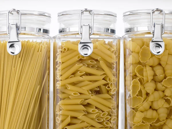 Potten gevuld met pasta 's — Stockfoto