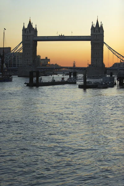 Wieża mostu na zachód słońca, Londyn, Anglia — Zdjęcie stockowe