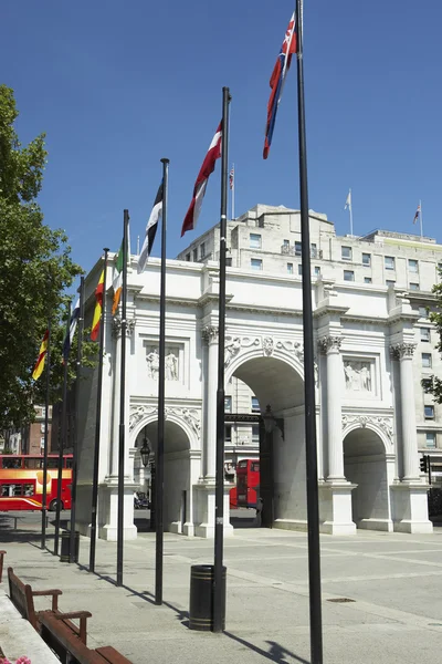 Мраморная Арка Развевающимися Флагами Лондон Англия — стоковое фото