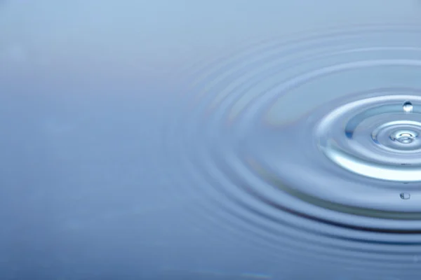 Concentric Circles Forming Still Water — Stock Photo, Image