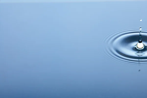 Concentric Circles Forming Still Water — Stock Photo, Image