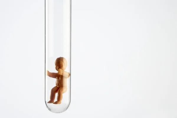 Figurine de bébé dans un tube à essai — Photo