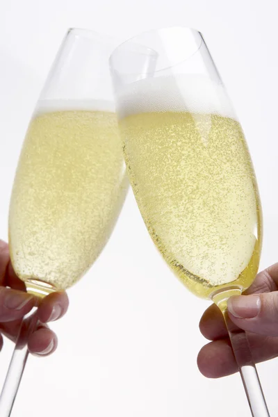 Anstoßen mit Champagner — Stockfoto