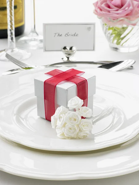 Coloque as configurações para noiva e noivo na recepção — Fotografia de Stock